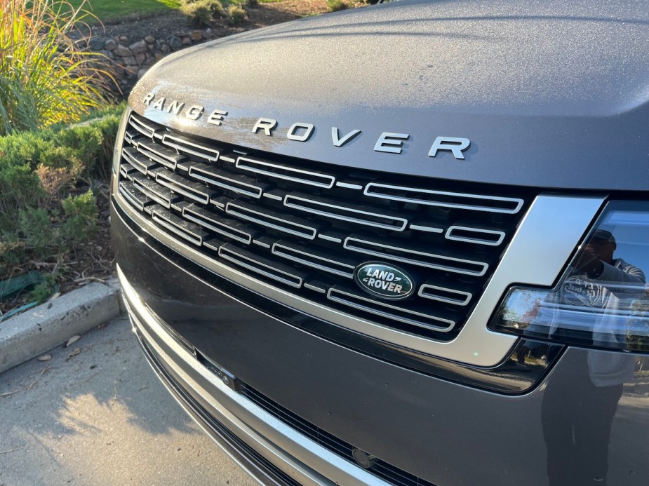 2022 Range Rover front badging