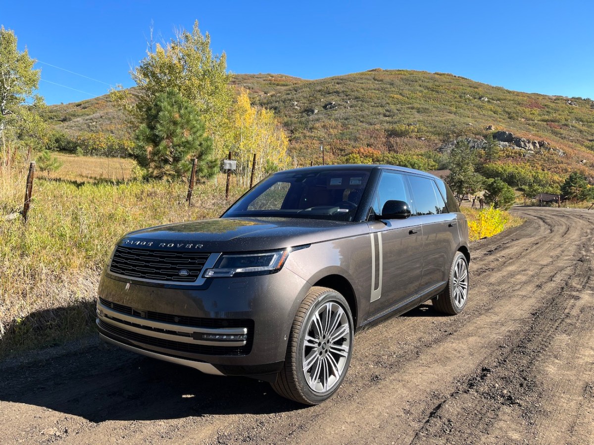 Exterior view of Range Rover 2022 in nature