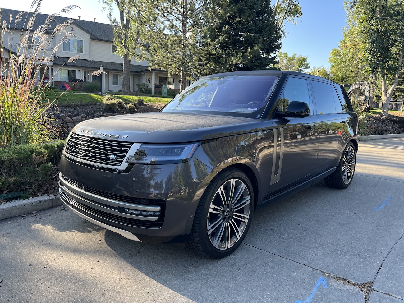 A front view of the 2022 Range Rover SE