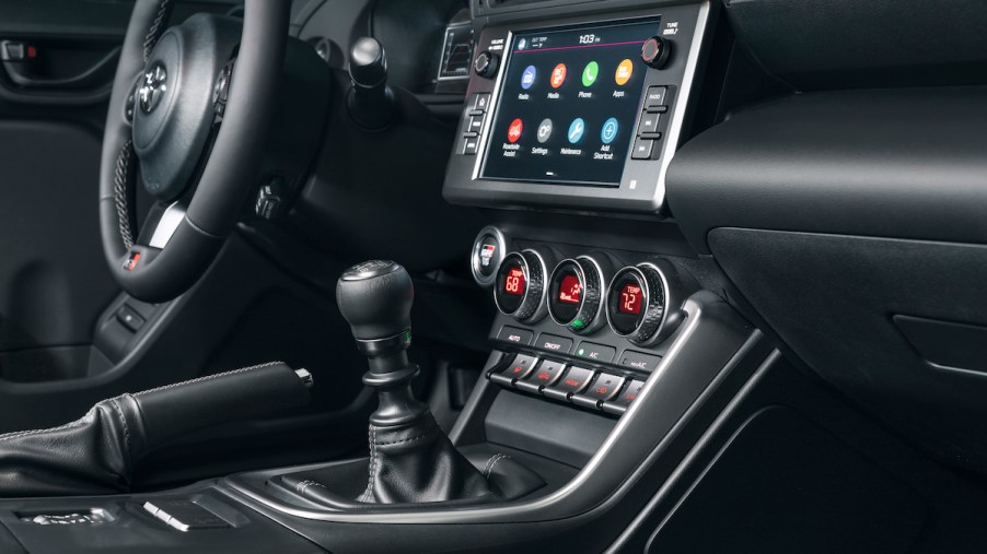 Does the 2023 Toyota GR86 have Apple CarPlay?