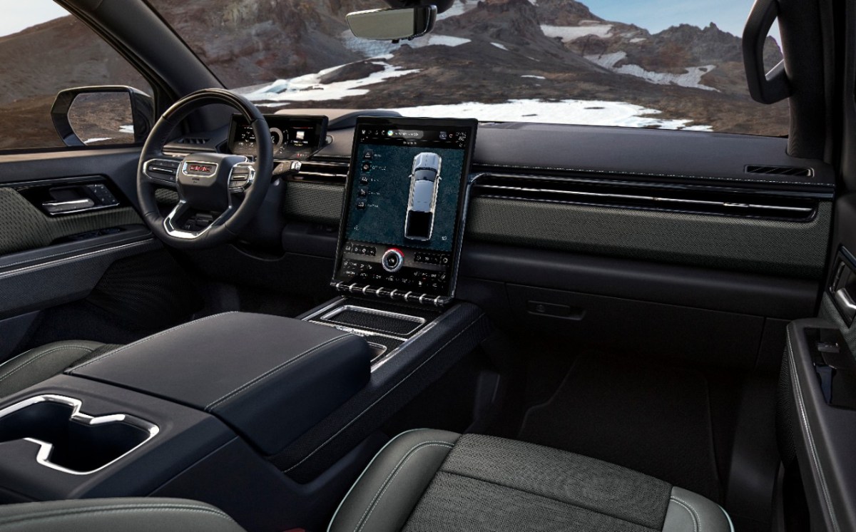 The interior of the AT4 version of the Sierra EV