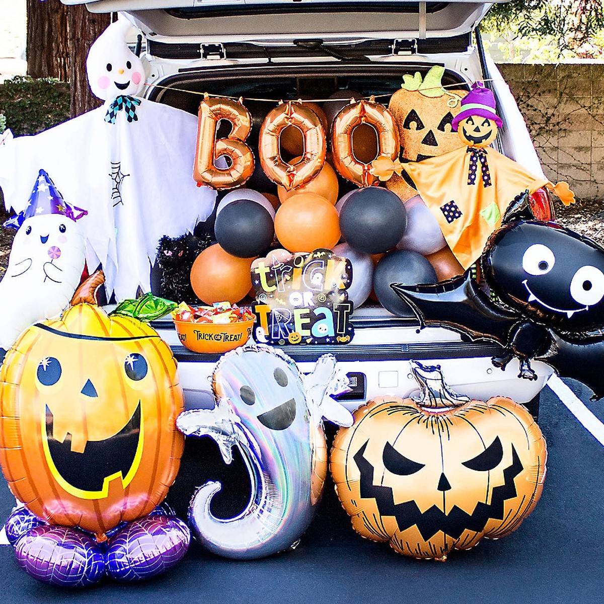 Classic Trunk or Treat Display