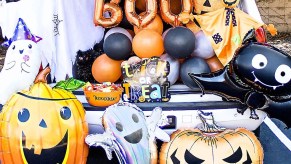 Classic Trunk or Treat Display