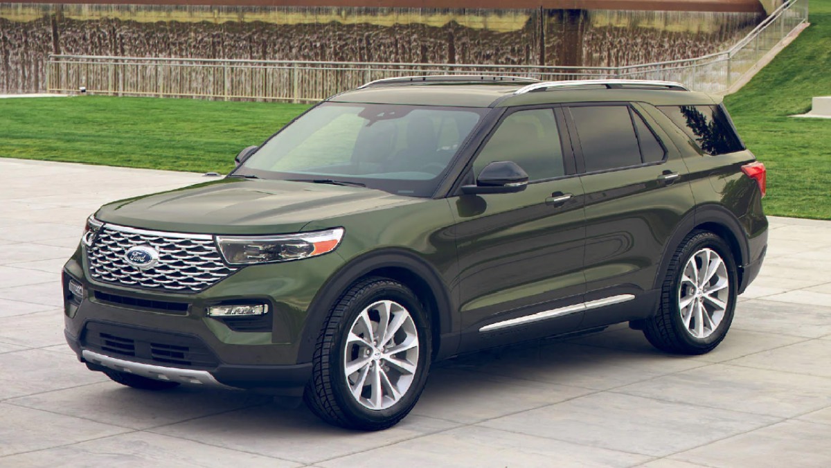 Front angle view of new 2023 Ford Explorer SUV with Forged Green exterior paint color
