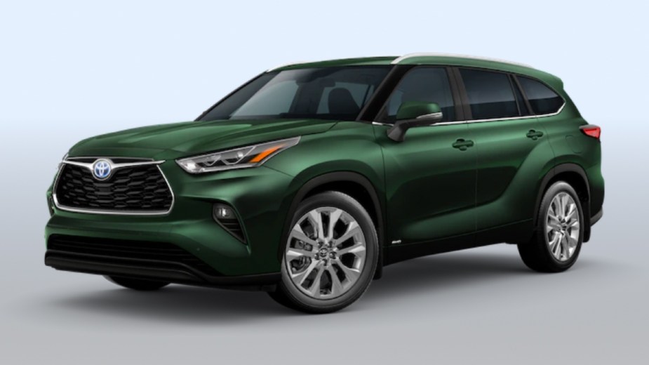 Front angle view of new 2023 Toyota Highlander midsize SUV with Cypress exterior paint color