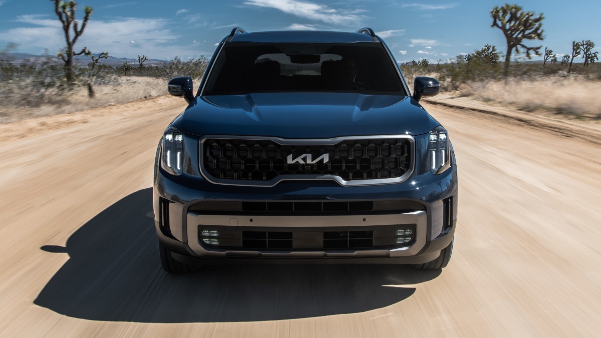 Front view of blue 2023 Kia Telluride, highlighting midsize SUV alternatives that cost under $37,000