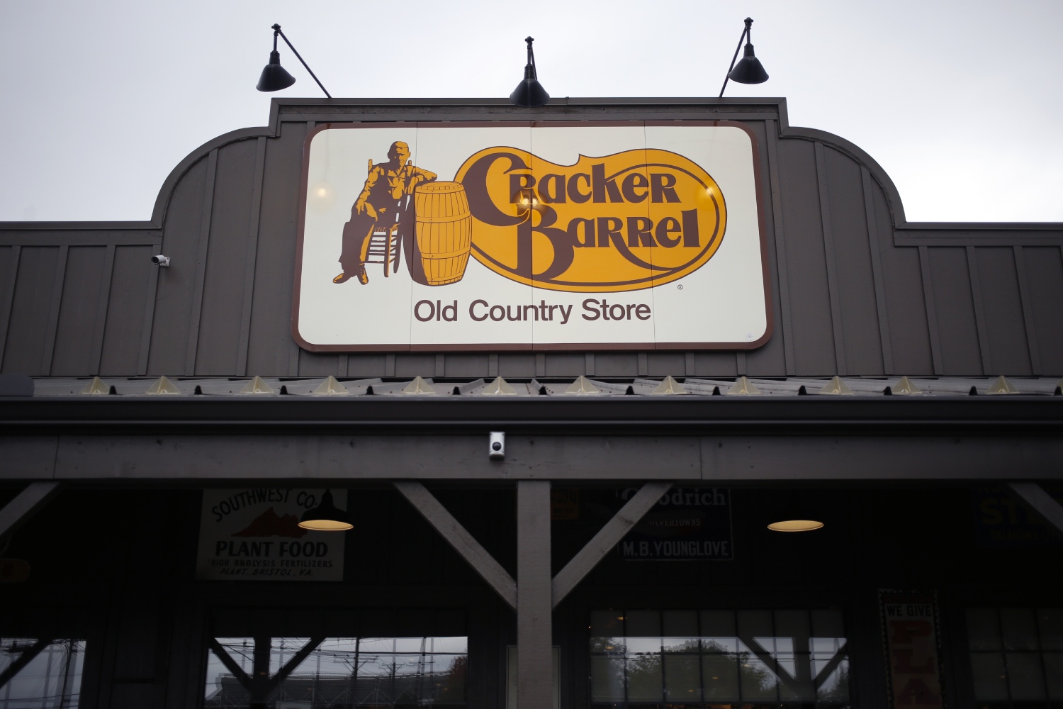 How Much Does it Cost to Charge an Electric Car at a Cracker Barrel?