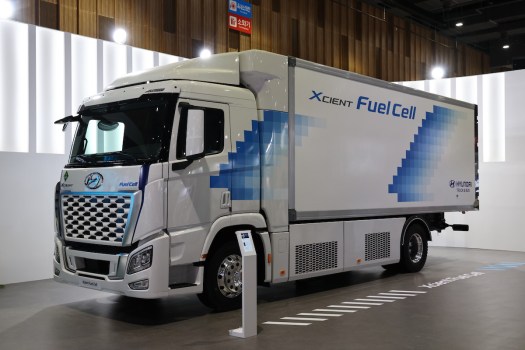 Hyundai Xcient vs. Nikola Tre: Which Is the Best Hydrogen Fuel Cell (FCEV) Truck?