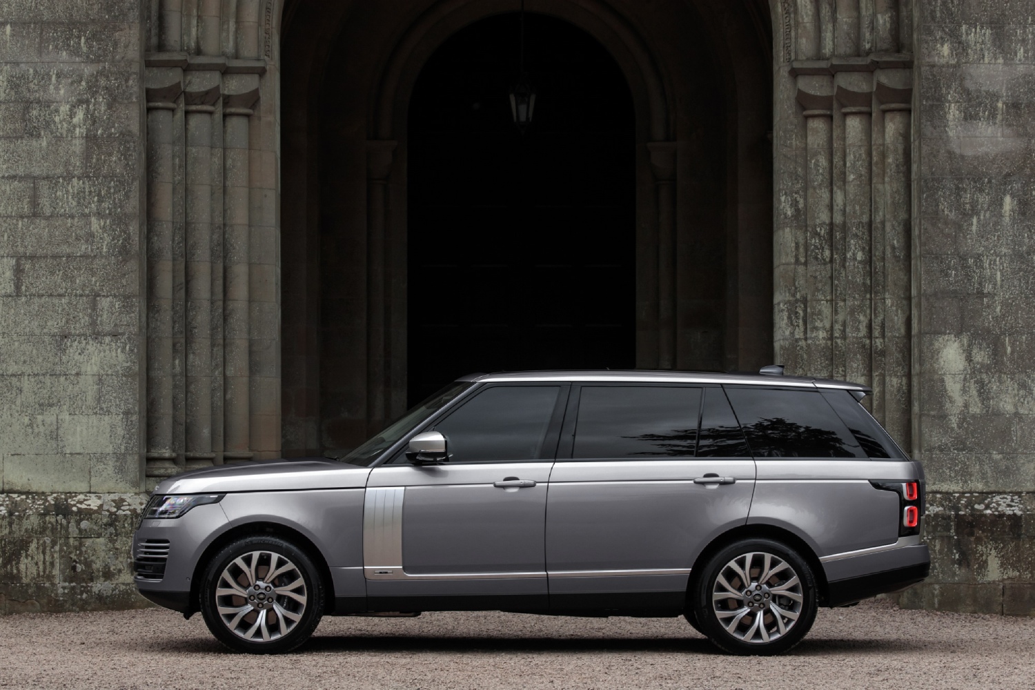 Used luxury SUVs like the Land Rover Range Rover can be a headache