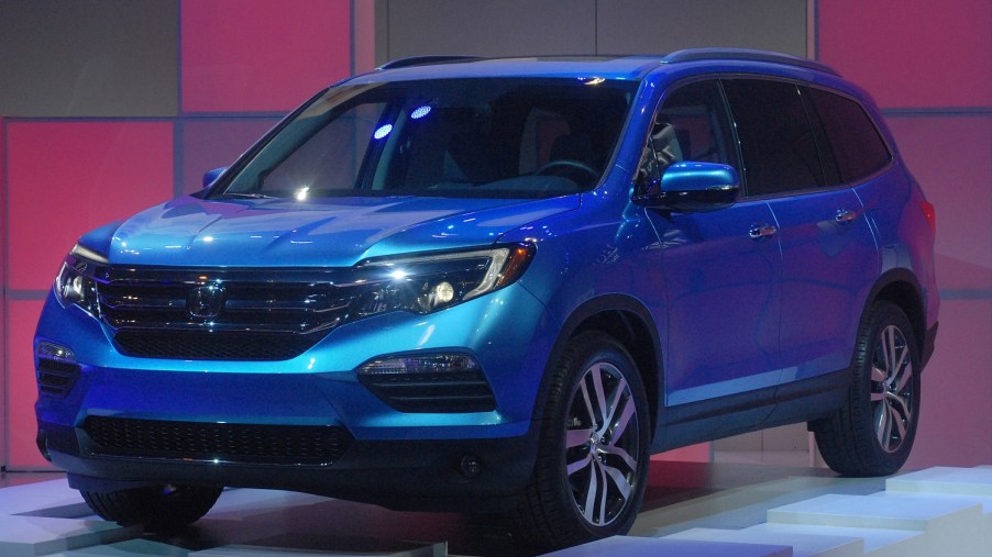 A blue 2015 Honda Pilot SUV