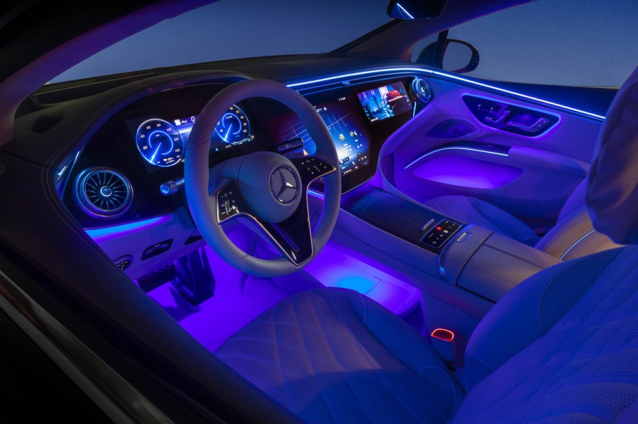 2022 Mercedes-Benz EQS LED lights at night
