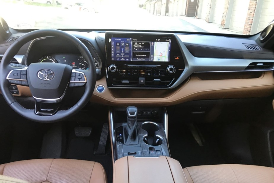 2022 Toyota Highlander interior 2