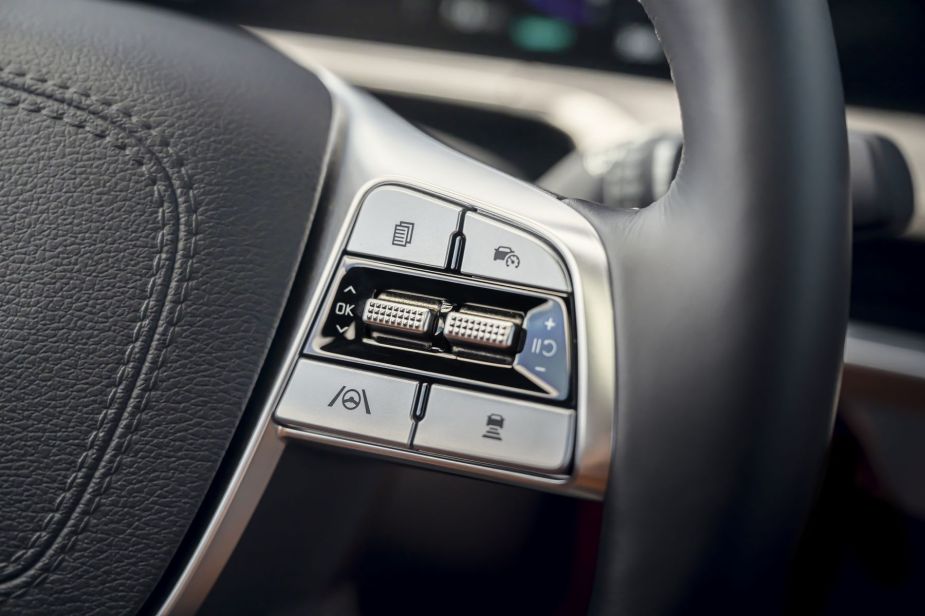 2023 Kia Telluride steering wheel mounted controls for ADAS, like Lane Departure Warning