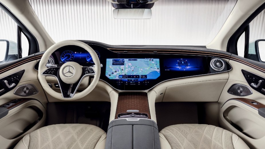 56-inch Hyperscreen of the 2023 Mercedes-Benz EQS SUV
