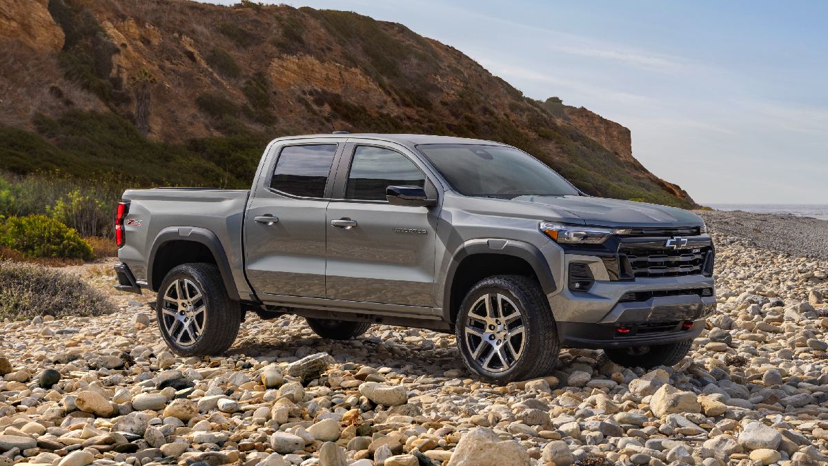 Front angle view of grey 2023 Chevy Colorado midize pickup truck