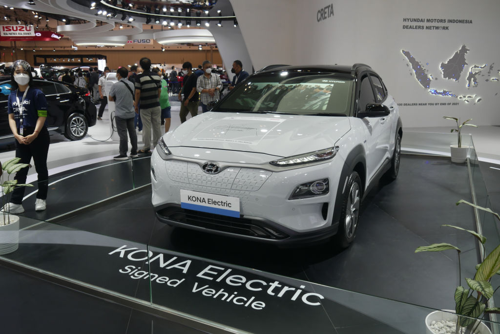 A white Hyundai Kona EV at a car show