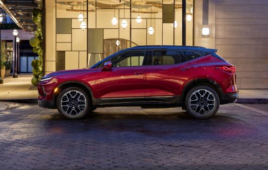Why on Earth Does the Chevy Blazer Cost More Than the Traverse?