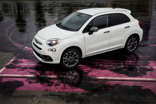 The Not-Dead-yet Fiat 500X Offers Absolutely Nothing New for Its 2023 Model Year