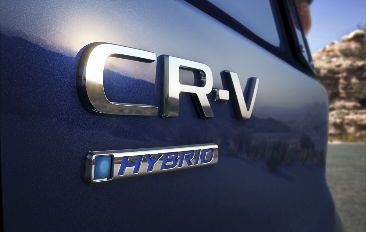 2023 CR-V Hybrid badge
