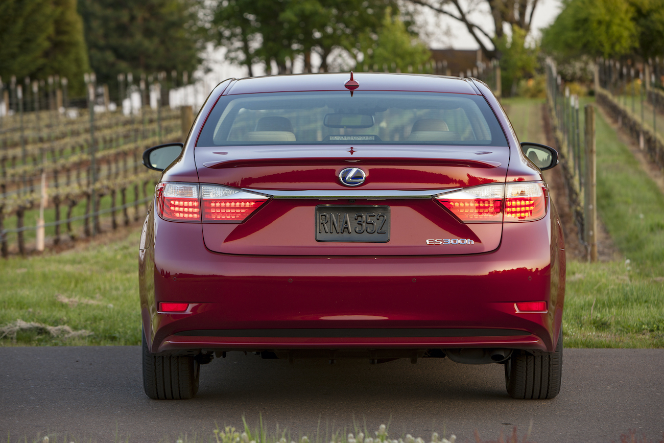 2013 Lexus ES 300h rear