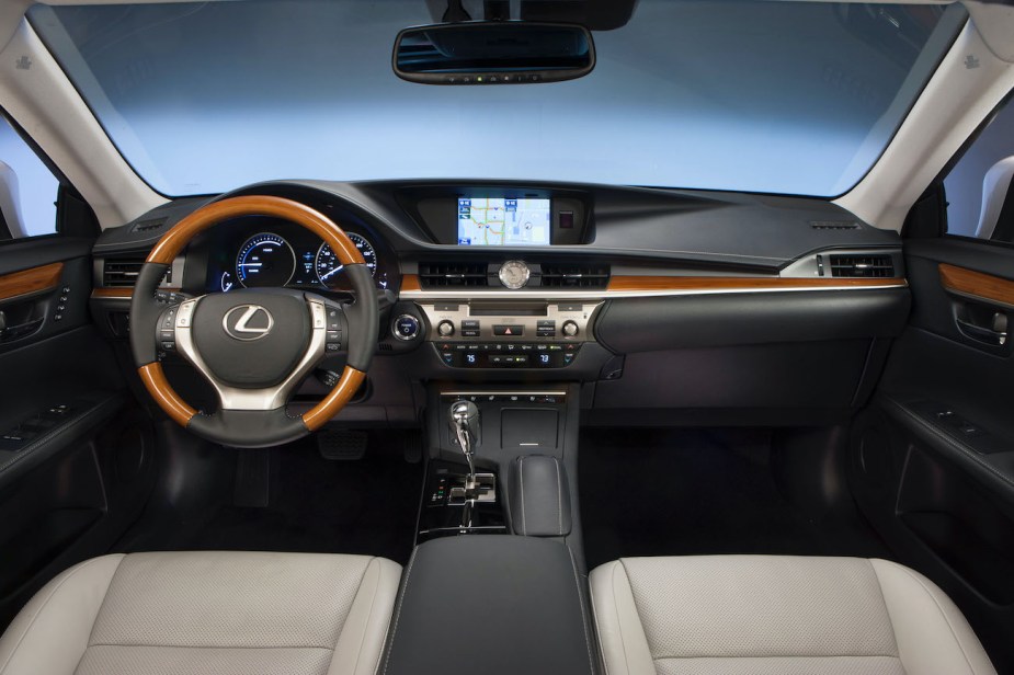 2013 Lexus ES 300h interior