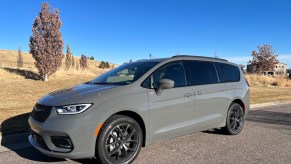 2022 Chrysler Pacifica front