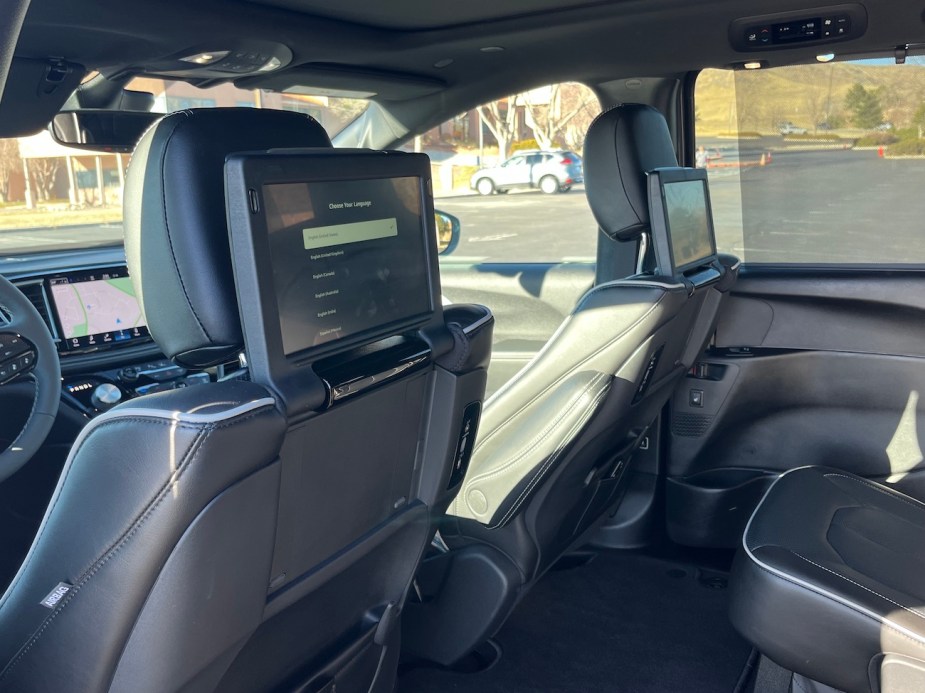 2022 Chrysler Pacifica rear seat screens