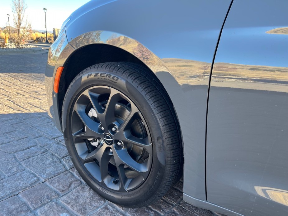 2022 Chrysler Pacifica wheels