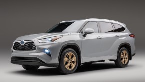 A 2022 Toyota Highlander, which is a great competitor in the Ford Bronco.