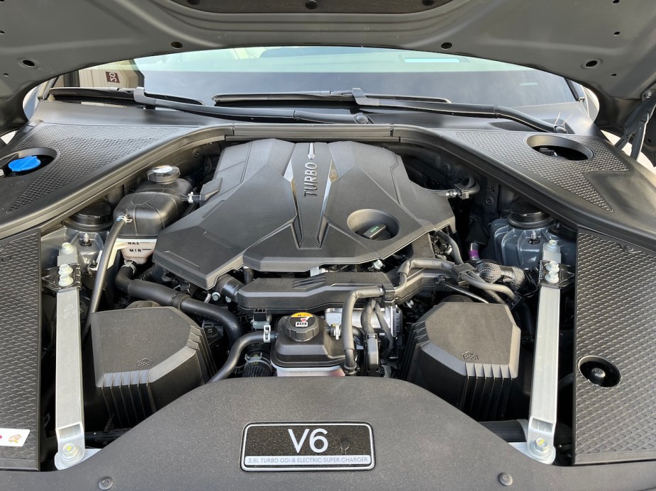2023 Genesis G90 twin-turbo V6 engine