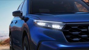 A blue Honda CR-V which has one of the cheapest 10-year maintenance plans.