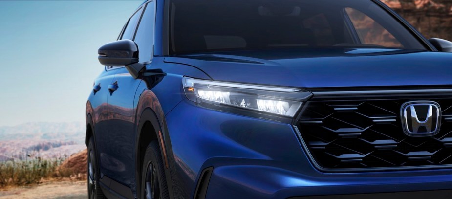 A blue Honda CR-V which has one of the cheapest 10-year maintenance plans. 