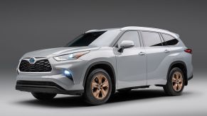 A 2023 Toyota Highlander Hybrid midsize SUV with bronze wheels