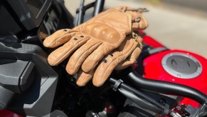 Fogy Garage Urus Chief gloves in brown leather