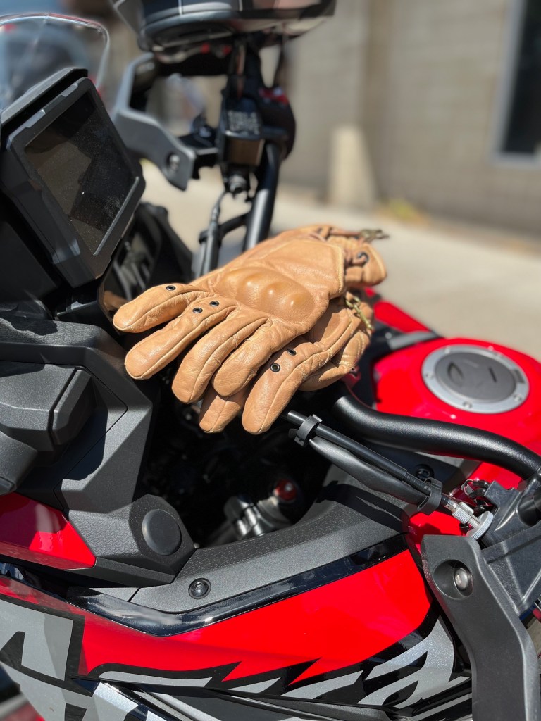 Fogy Garage Urus Chief gloves in brown leather