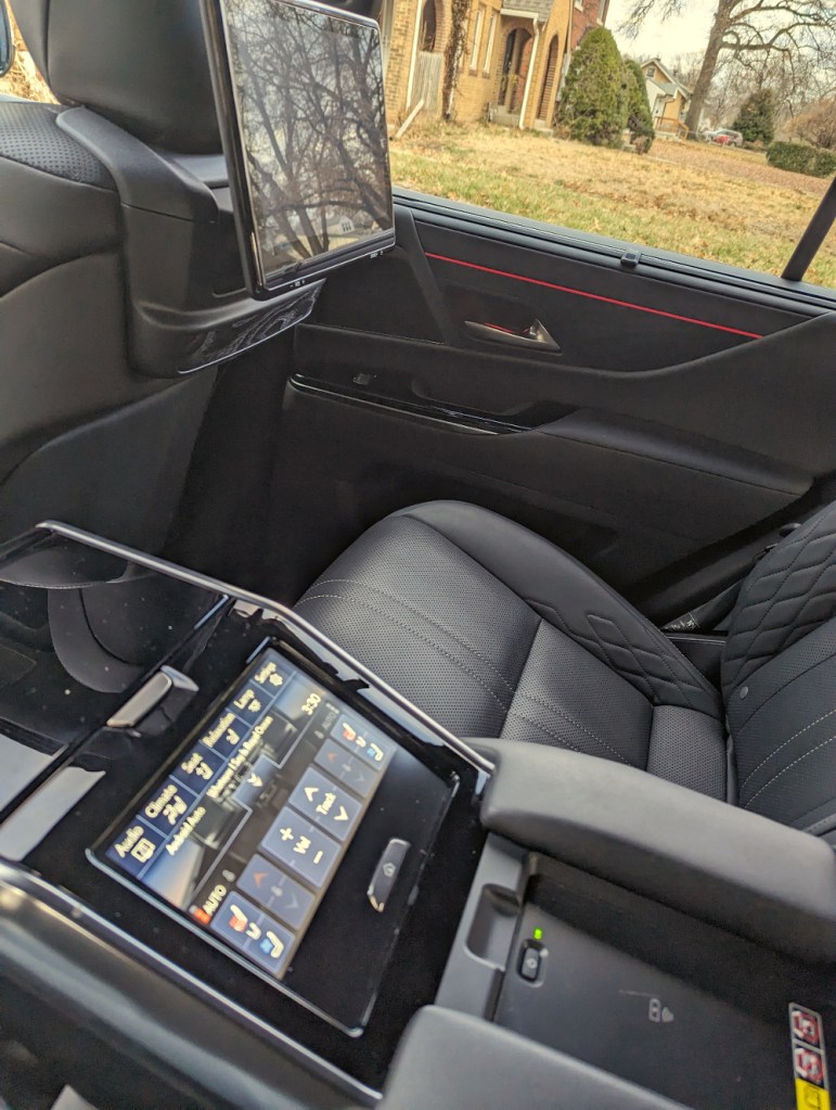 The rear seats of the large SUV LX600.