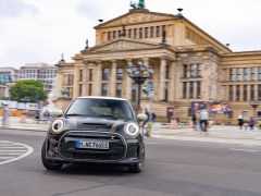 The 2022 Mini Cooper Is More Than Just a Fun Ride