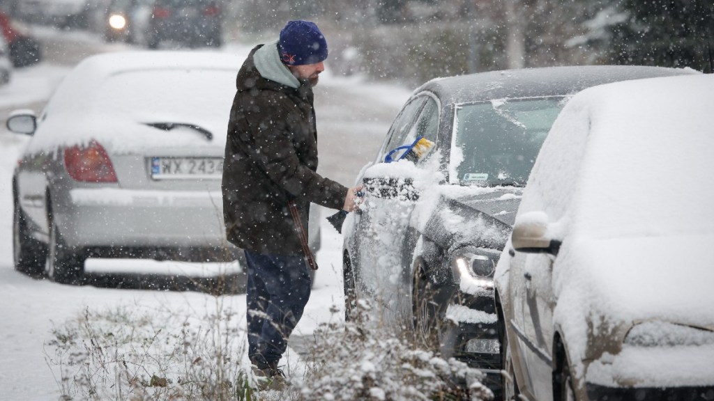Don't Warm up Car Before Driving in Winter, Says Washington Post