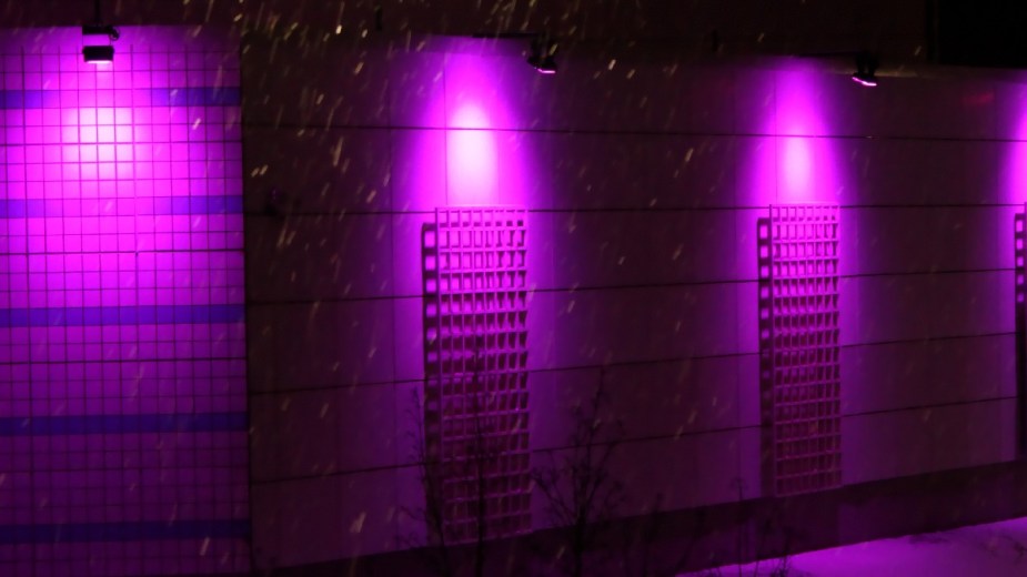 Purple lights around a building, highlighting why street lights in cities are turning purple
