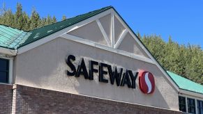 The front of a Safeway grocery store.