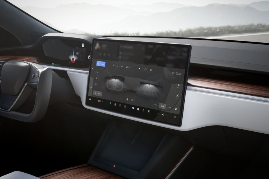 Touchscreen in Tesla Model S, an electric car that doesn't have AM radio
