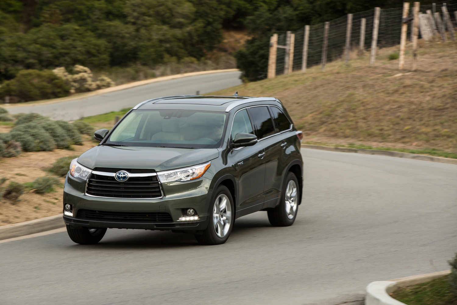 The best midsize SUVs to buy used include this 2014 Toyota Highlander