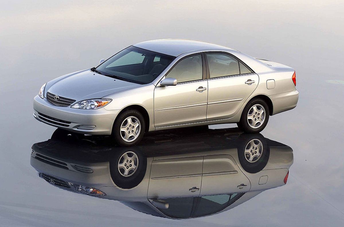 3 Reasons to Choose (And 2 to Skip) the 2004 Toyota Camry