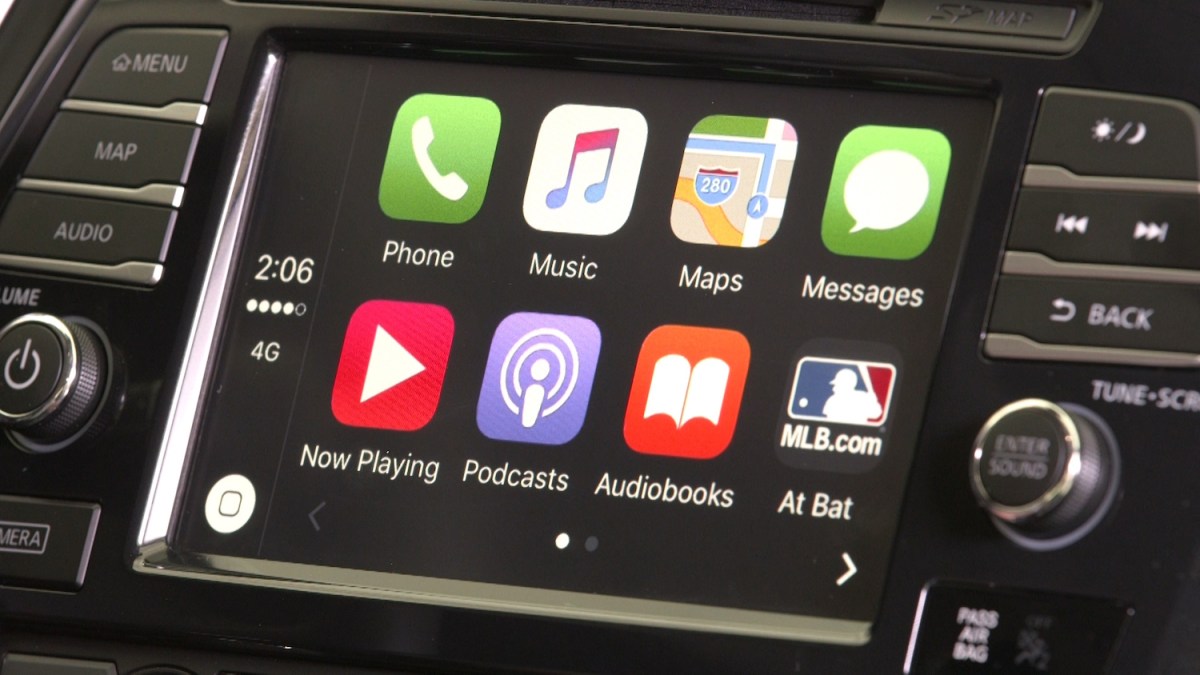 Apple CarPlay pictured in a 2017 Nissan Maxima