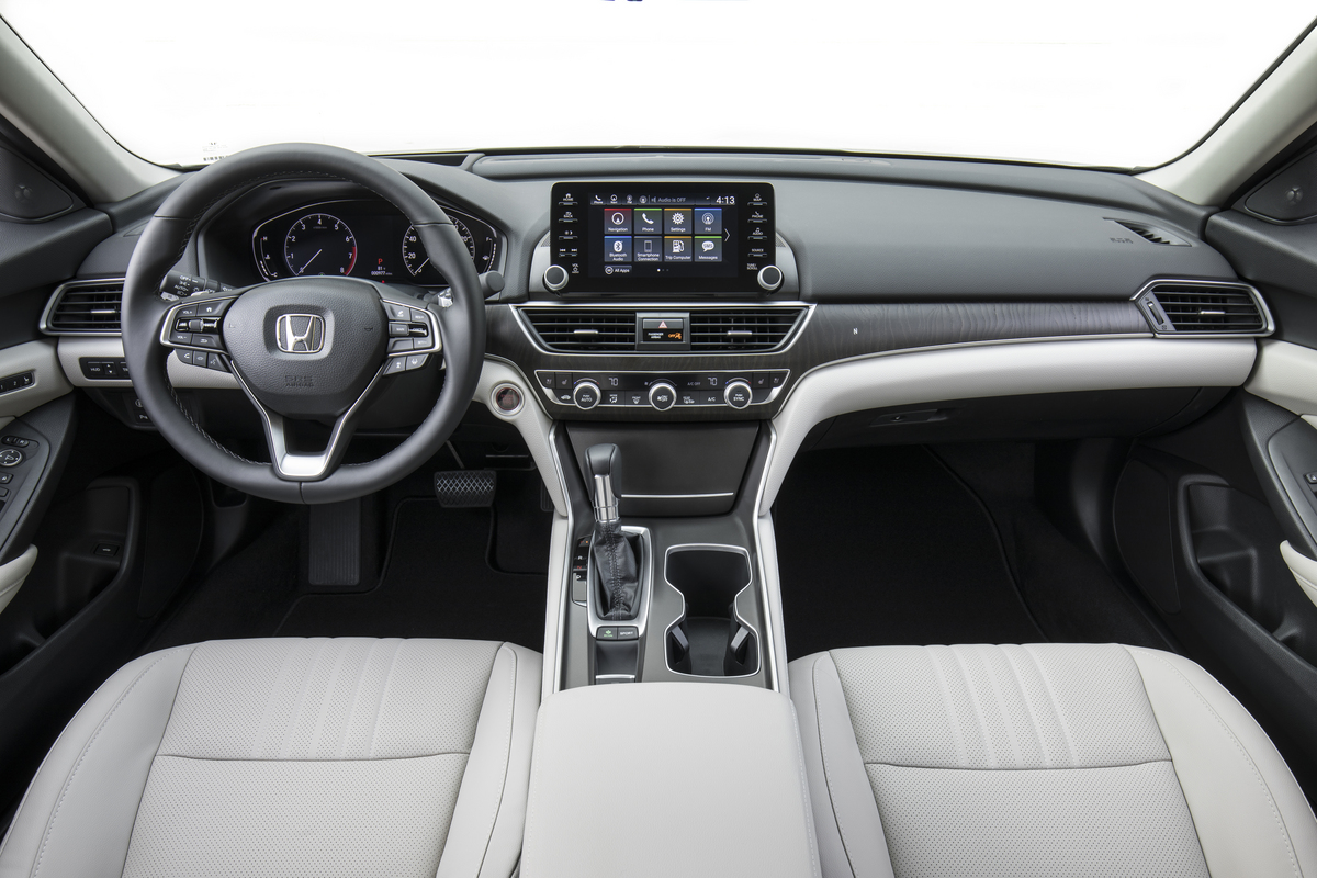 2018 Honda Accord Touring 1.5T interior
