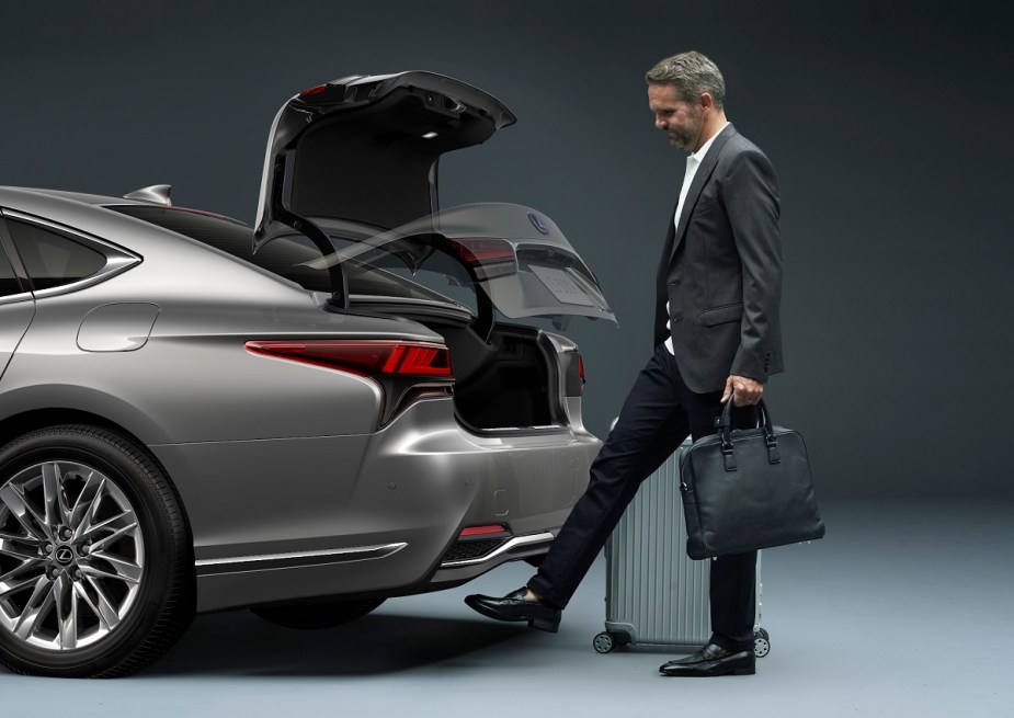 2022 Lexus LS 500 power trunk