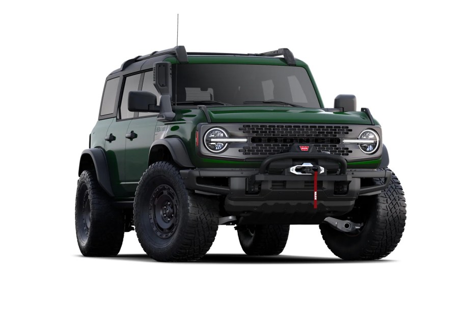 an eruption green 2023 Ford Bronco Raptor does not have a manual transmission SUV