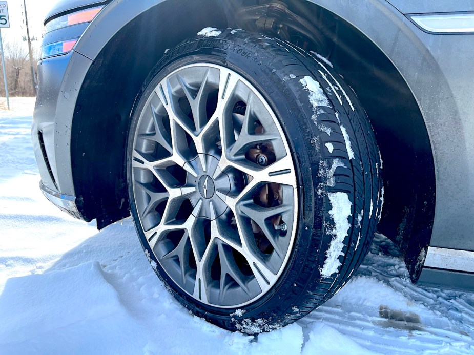 2023 Genesis G90 wheel in the snow