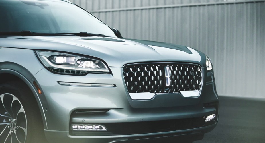 The front of a gray 2023 Lincoln Aviator midsize luxury SUV.