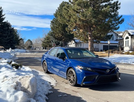 3 Reasons the 2023 Toyota Camry SE Hybrid Nightshade Is the Best Trim For You